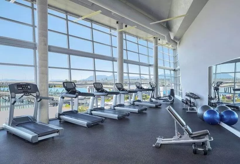 هتل The Westin Wall Centre, Vancouver Airport