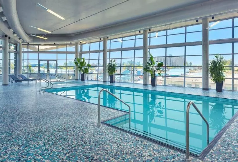 هتل The Westin Wall Centre, Vancouver Airport