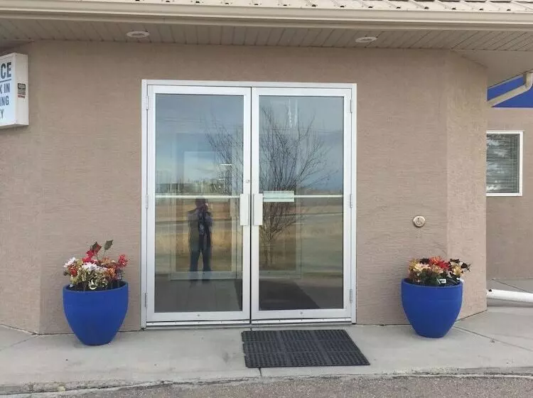 호텔 Travel Inn & Suites Innisfail