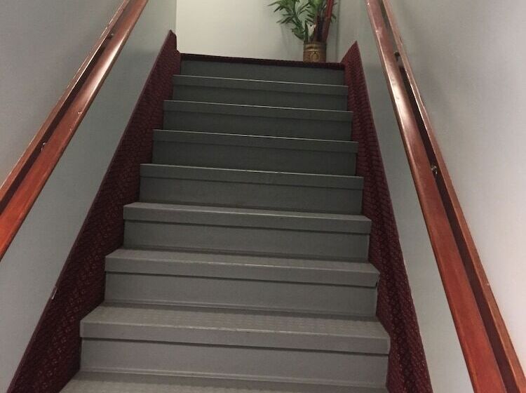 ホテル Travel Inn & Suites Innisfail