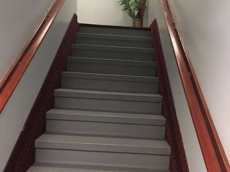 호텔 Travel Inn & Suites Innisfail