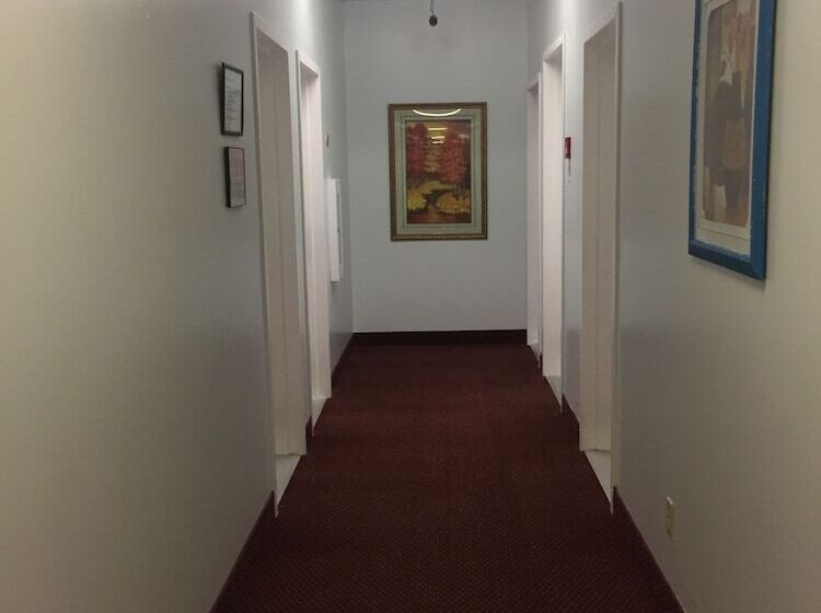 ホテル Travel Inn & Suites Innisfail