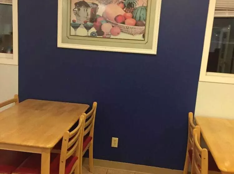 호텔 Travel Inn & Suites Innisfail