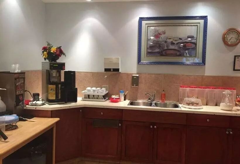 호텔 Travel Inn & Suites Innisfail