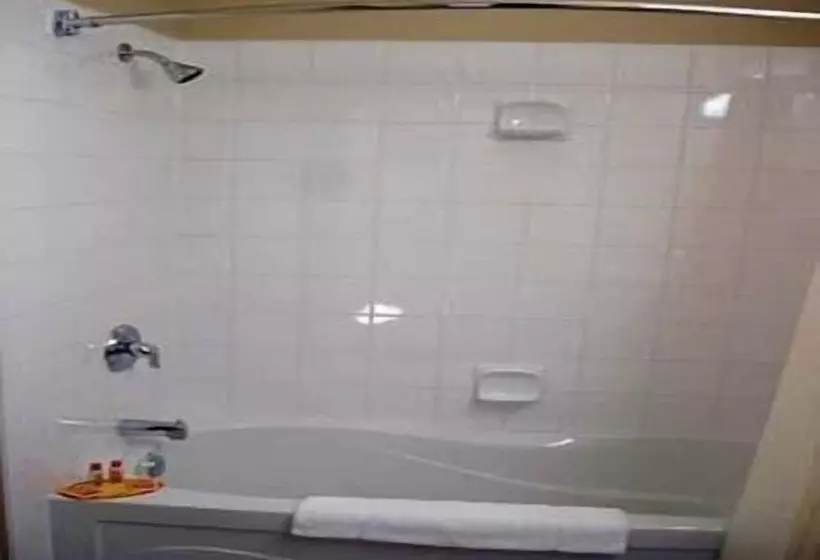 호텔 Travel Inn & Suites Innisfail