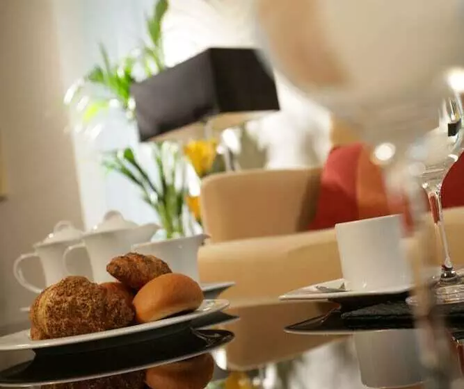 La Suite Dubai Hotel & Apartments