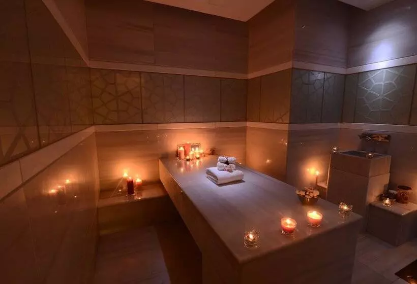 La Suite Dubai Hotel & Apartments