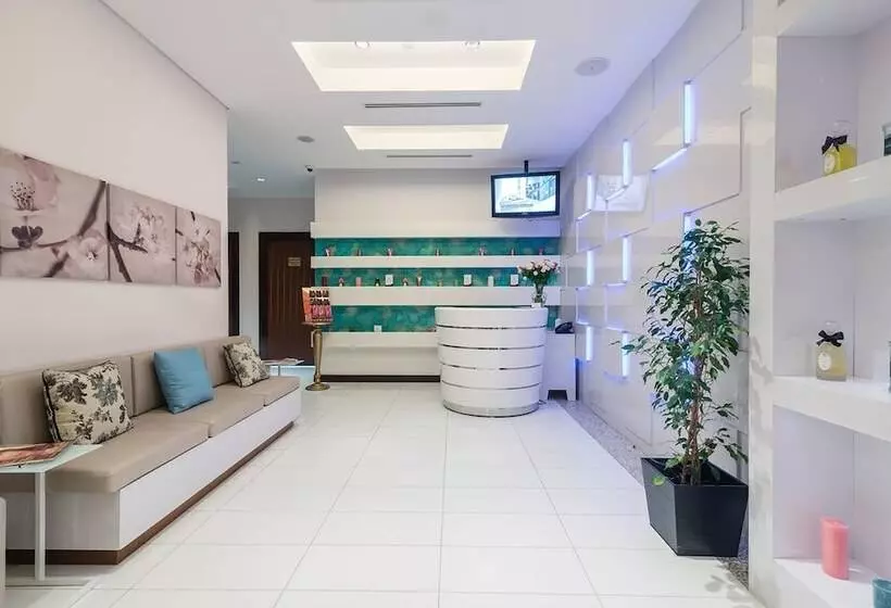 La Suite Dubai Hotel & Apartments