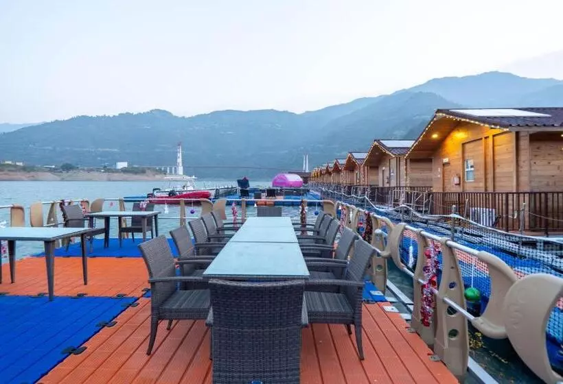 هتل Le Roi Floating Huts & Eco Rooms Tehri