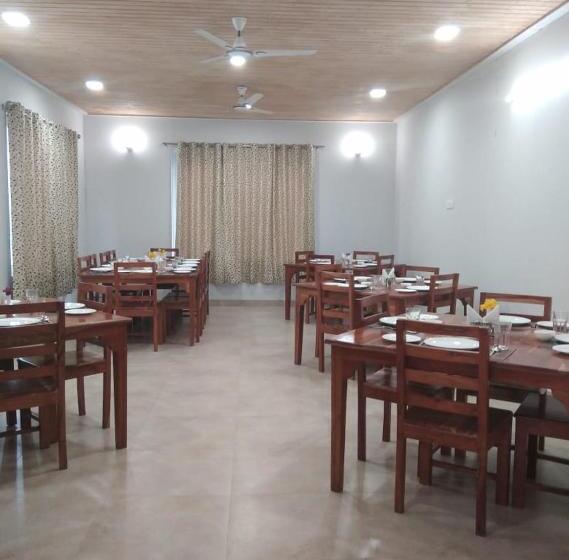 בית מלון כפרי Le Roi Floating Huts & Eco Rooms Tehri