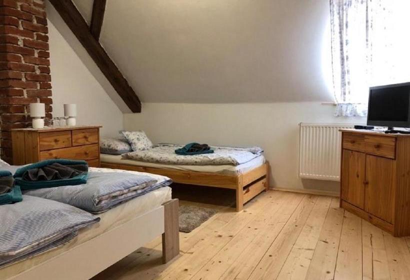 ペンション Schwarzenberský Panský Dvůr