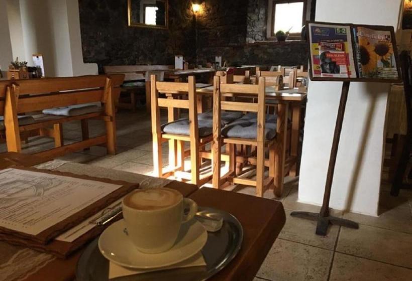 ペンション Schwarzenberský Panský Dvůr