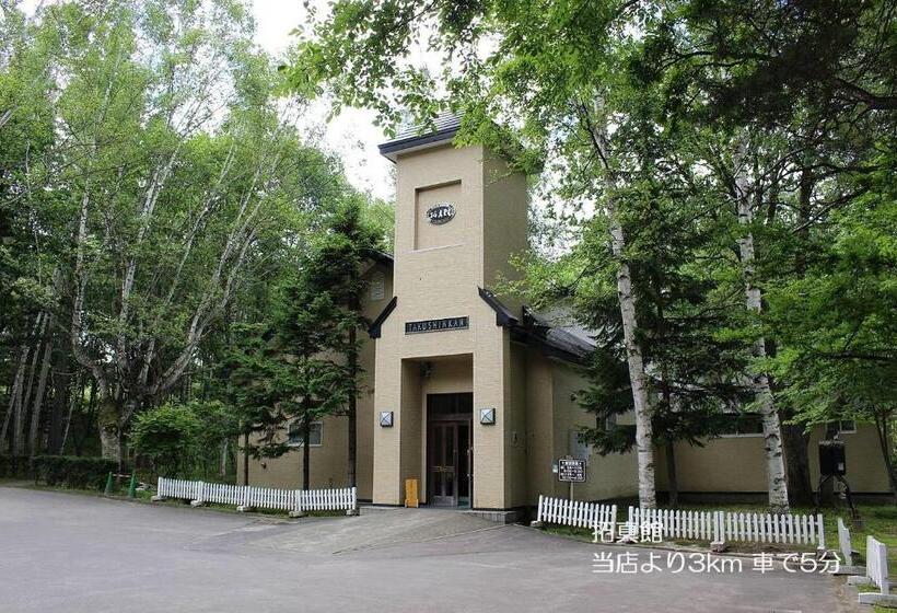 Bed and Breakfast カフェロッジ Touch Wood