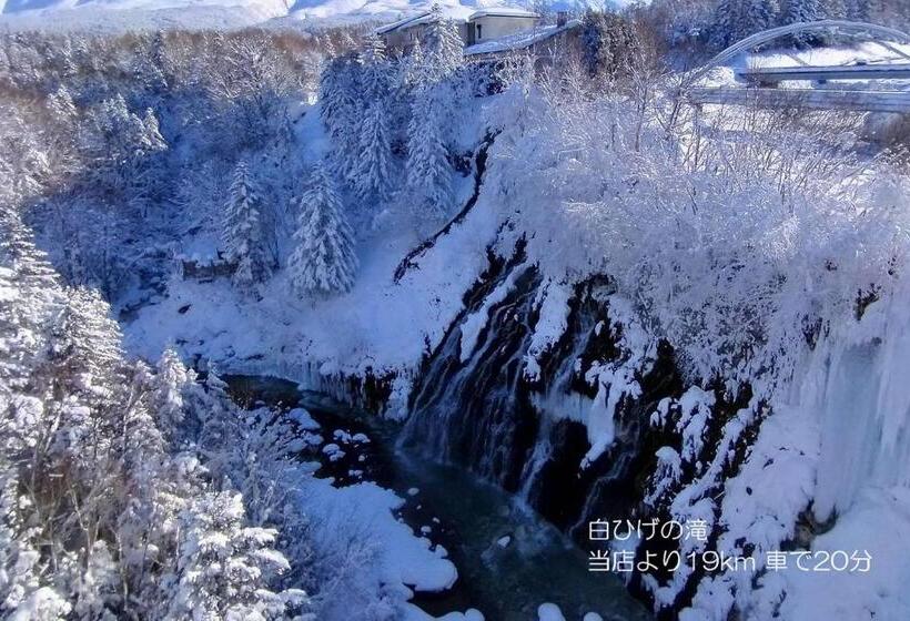 Bed and Breakfast カフェロッジ Touch Wood