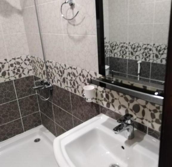 Отель المختارون الأول