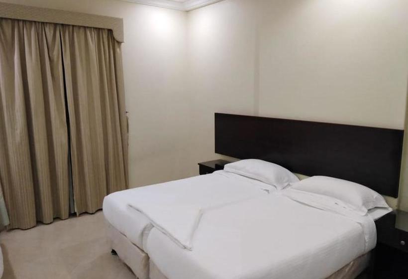 Отель المختارون الأول