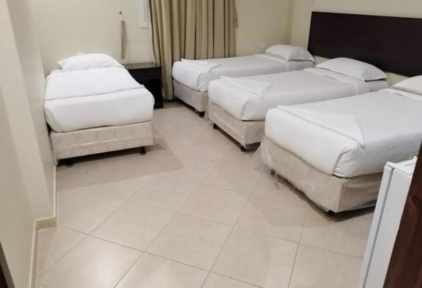 Отель المختارون الأول