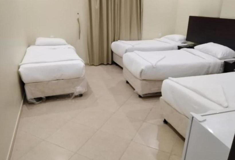 Отель المختارون الأول