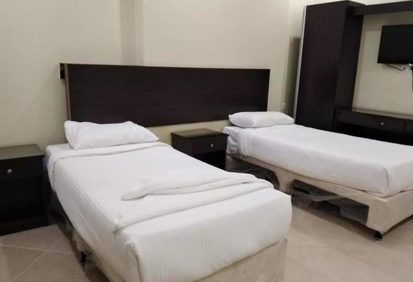 Отель المختارون الأول