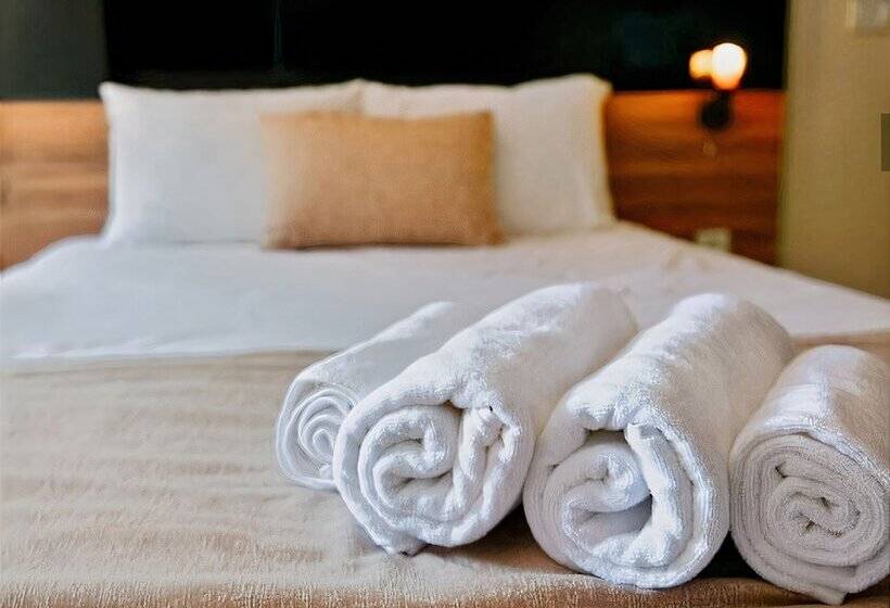 هتل Cois Inn Royal