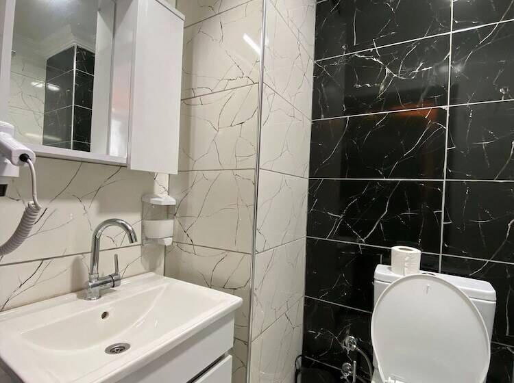 هتل Cois Inn Royal