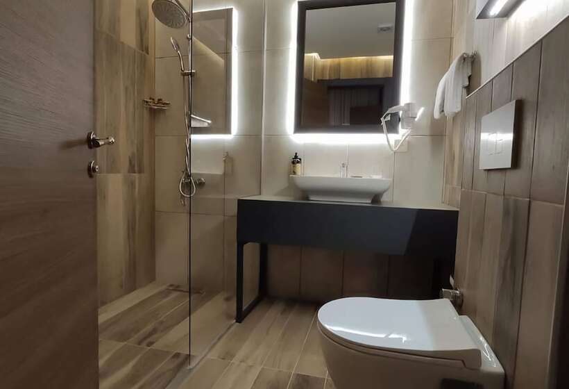 هتل Cois Inn Royal