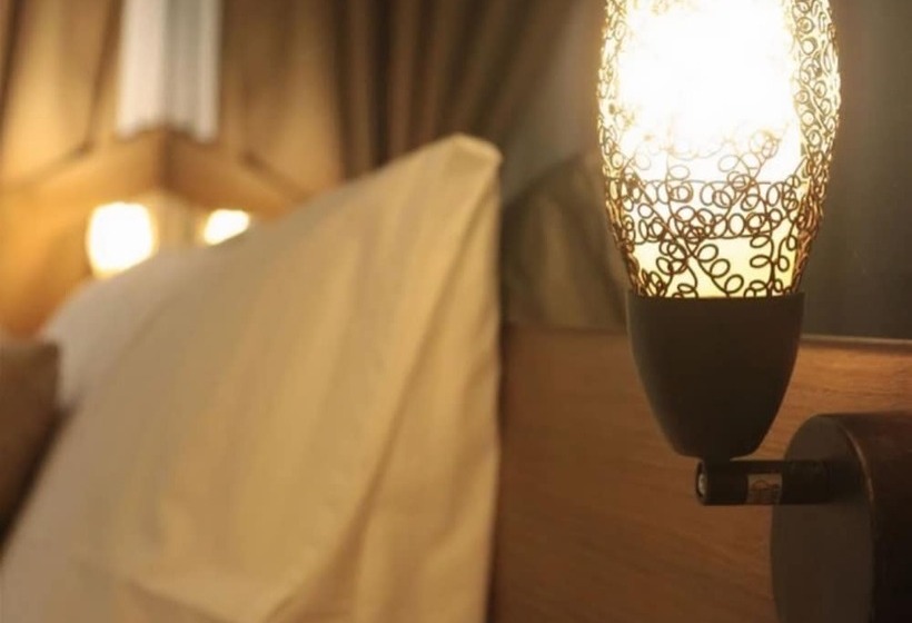 هتل Cois Inn Royal