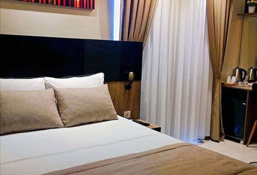 هتل Cois Inn Royal