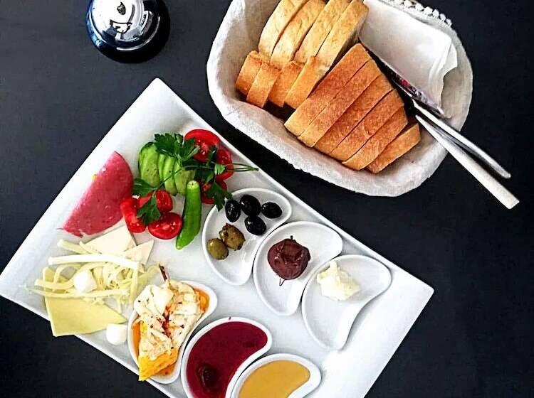 هتل Cois Inn Royal