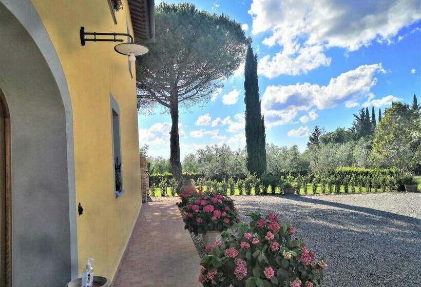 هتل Tenuta Barbadoro Agriturismo Apartment