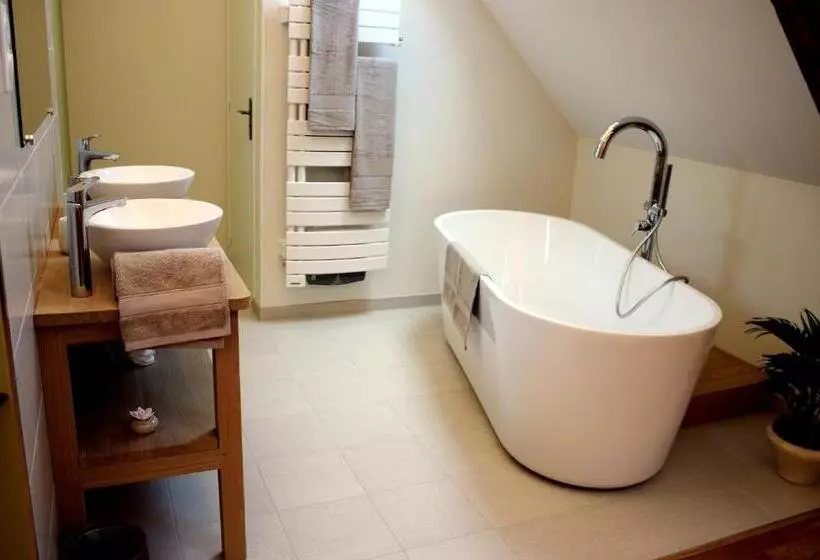 Aamiaismajoitus (B&B) Safranière De La Venelle Du Moulin