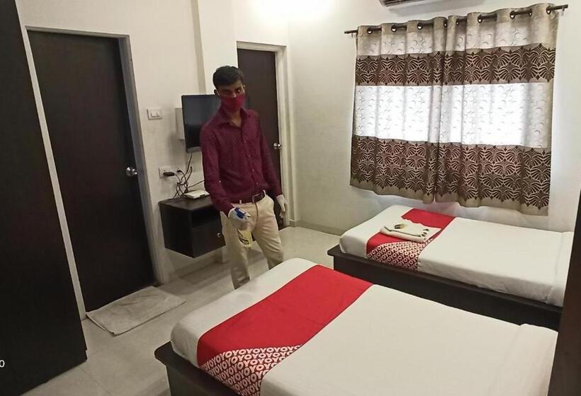 Hotell Oyo 28069 Leo Star