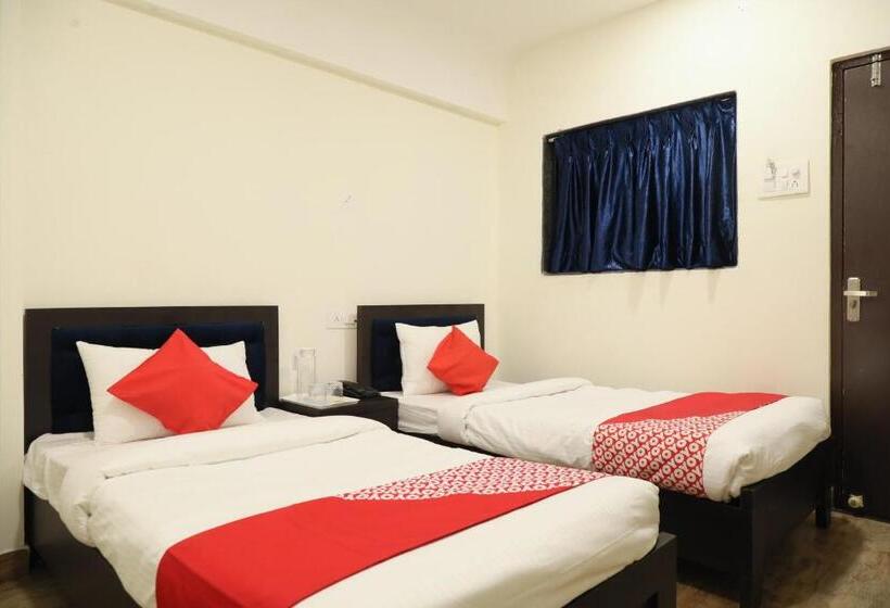 Hotell Oyo 28069 Leo Star