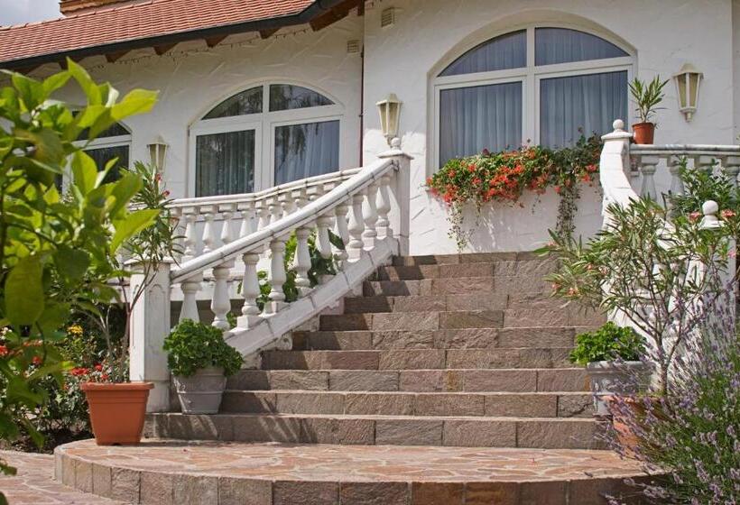 Hotel Sattelbogener Hof