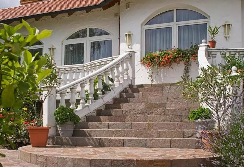 Hotelli Sattelbogener Hof