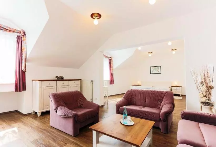 Hotelli Sattelbogener Hof