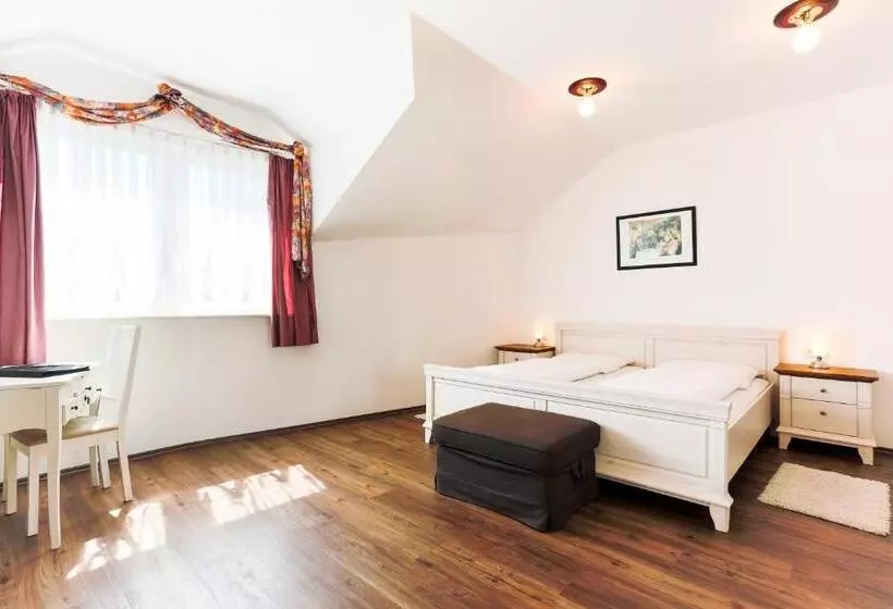 Hotelli Sattelbogener Hof