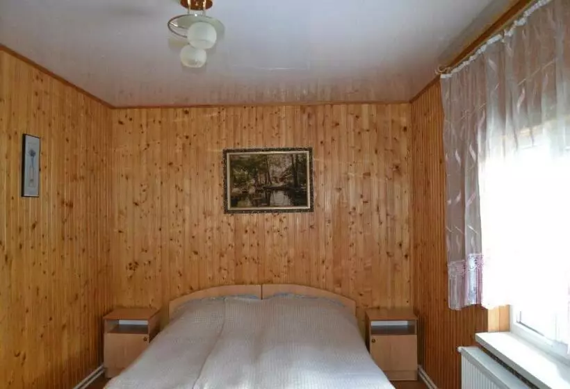 Majatalo карпатський дуб