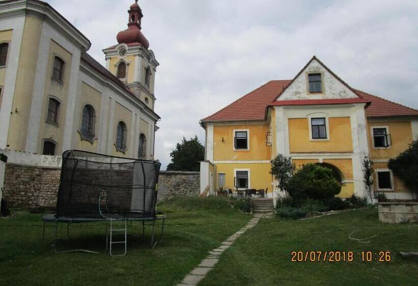 Пансион Fara Choustníkovo Hradiště