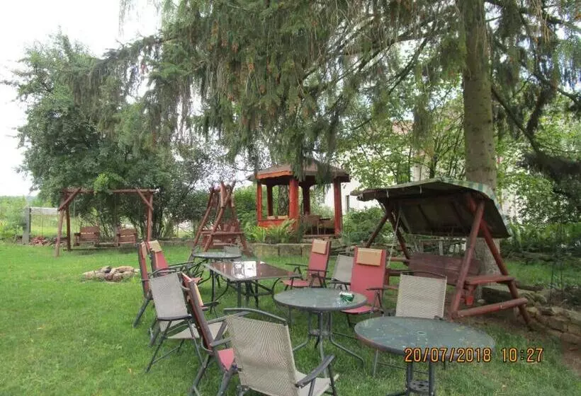 Majatalo Fara Choustníkovo Hradiště