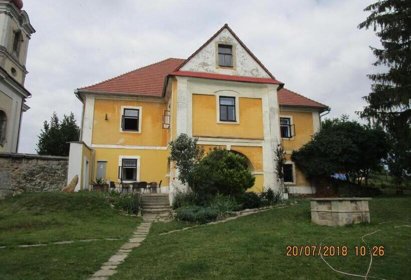 Пансион Fara Choustníkovo Hradiště