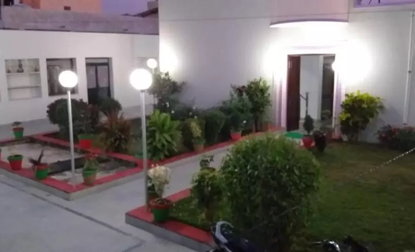 Majatalo Om Shanti Guest House