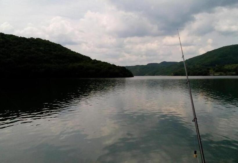 Пансион Casa Lambuh