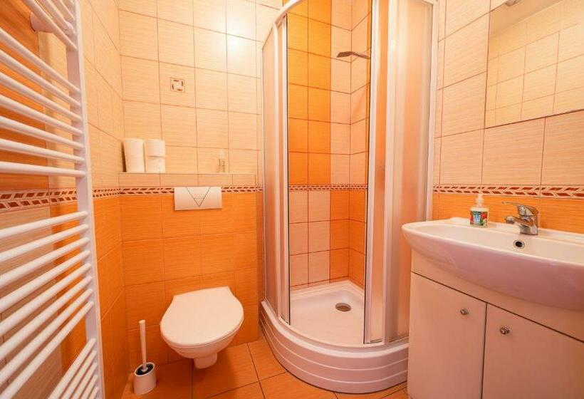 ペンション Penzion A Vinařství Vyskočil Strachotín