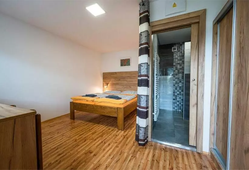 ペンション Penzion A Vinařství Vyskočil Strachotín