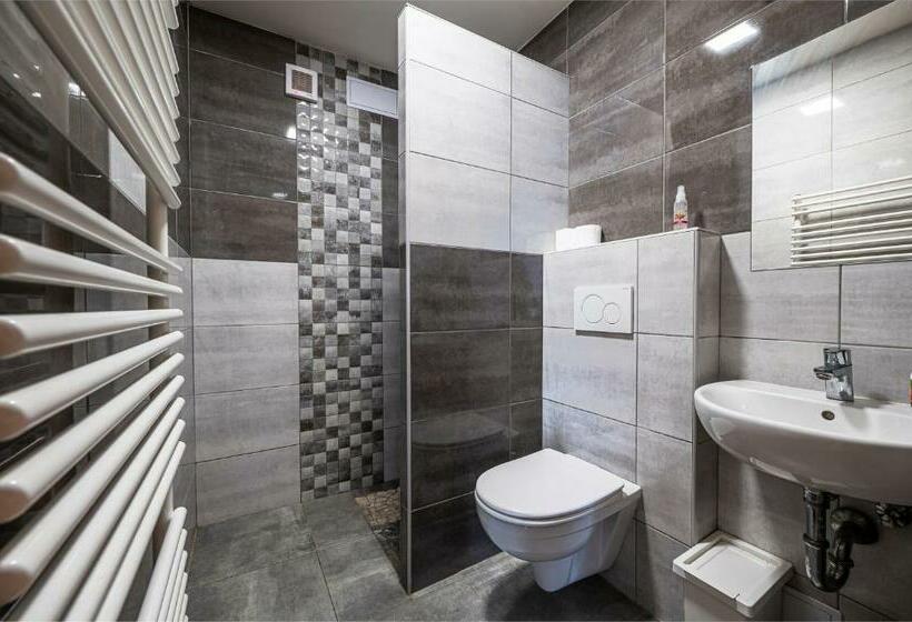 ペンション Penzion A Vinařství Vyskočil Strachotín