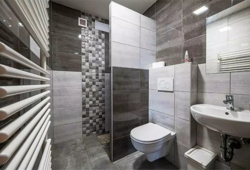 ペンション Penzion A Vinařství Vyskočil Strachotín