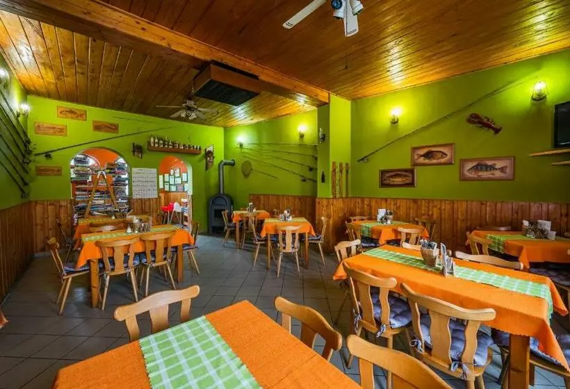 ペンション Penzion A Vinařství Vyskočil Strachotín