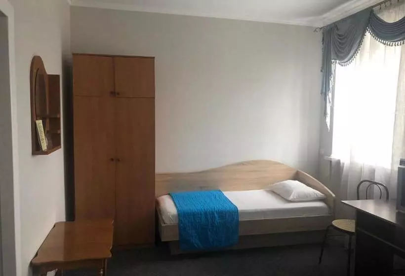 Retkeilymaja U Fedora