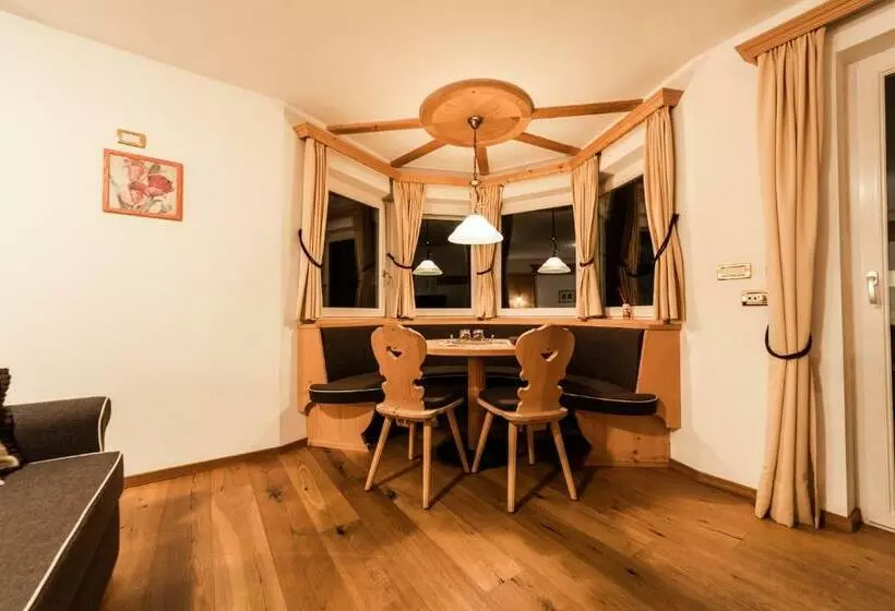 ホテル Garnì Villa Erna